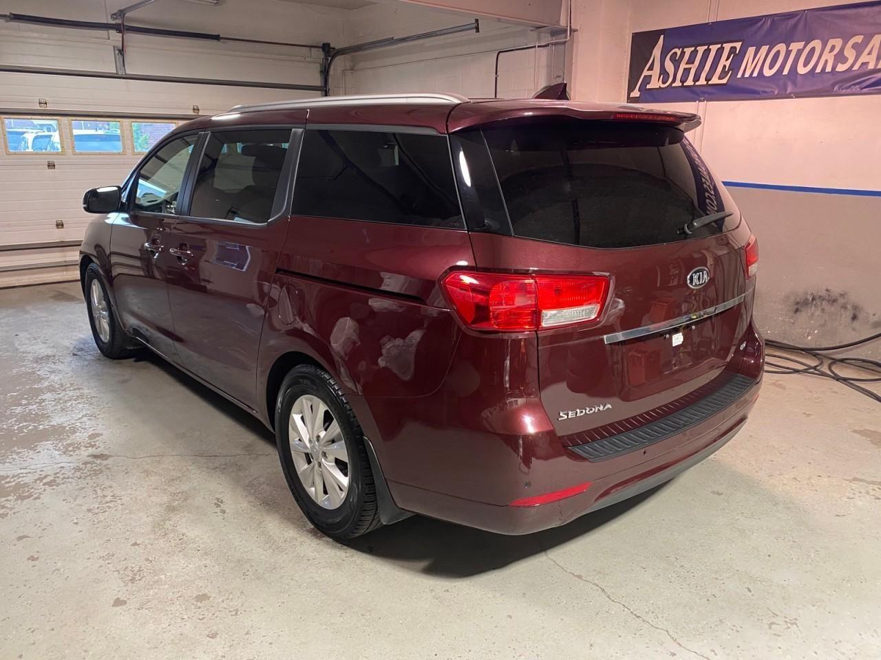 2017 Kia Sedona LX-3