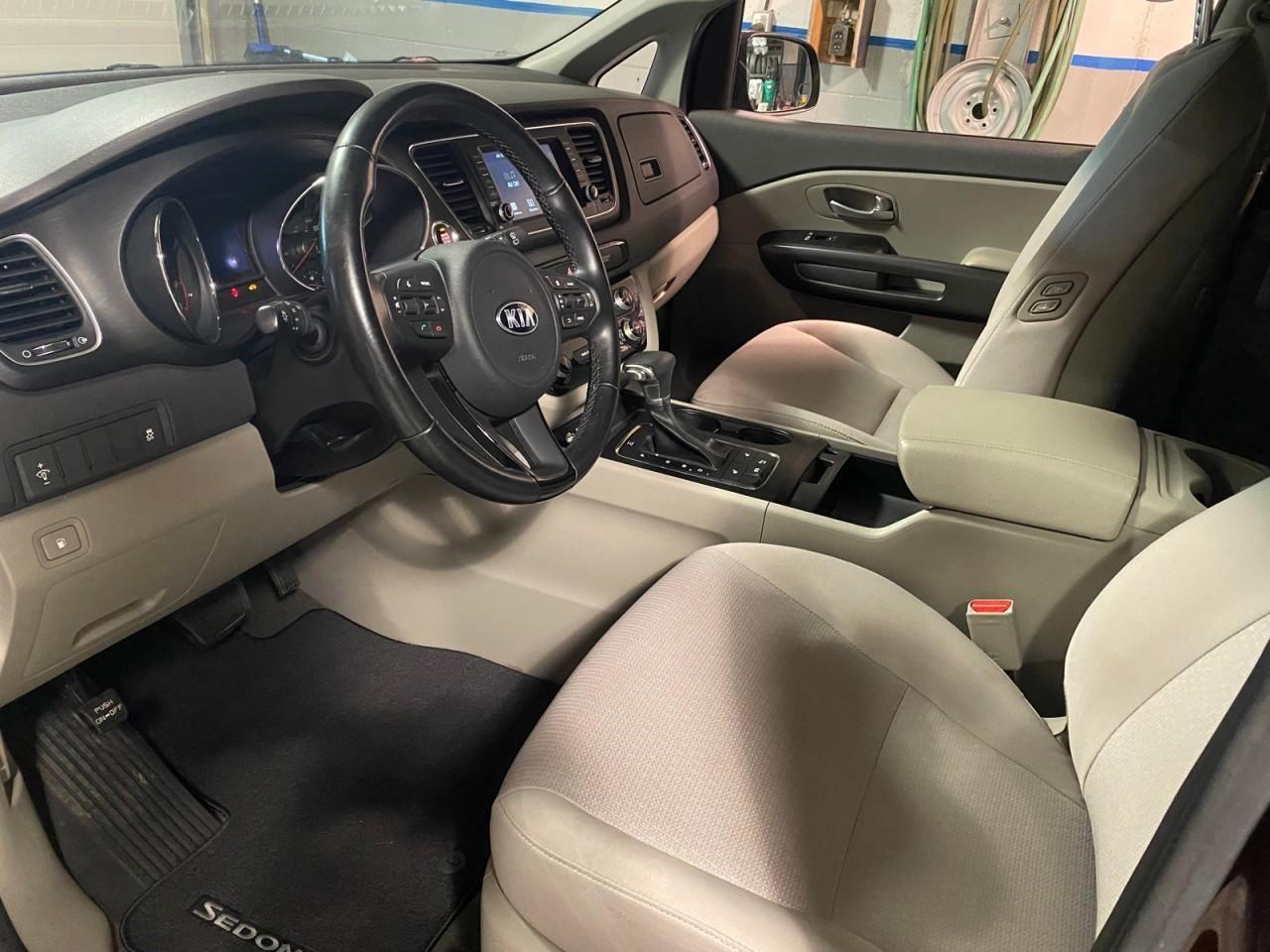 2017 Kia Sedona LX-4