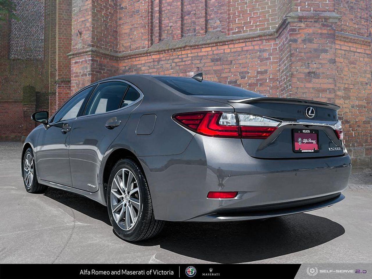 2017 Lexus ES 300h -3