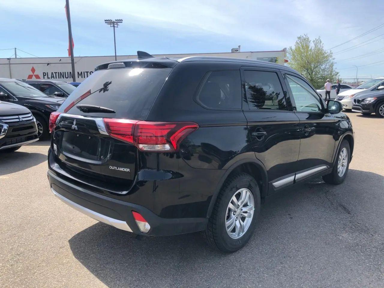 2017 Mitsubishi Outlander SE-4
