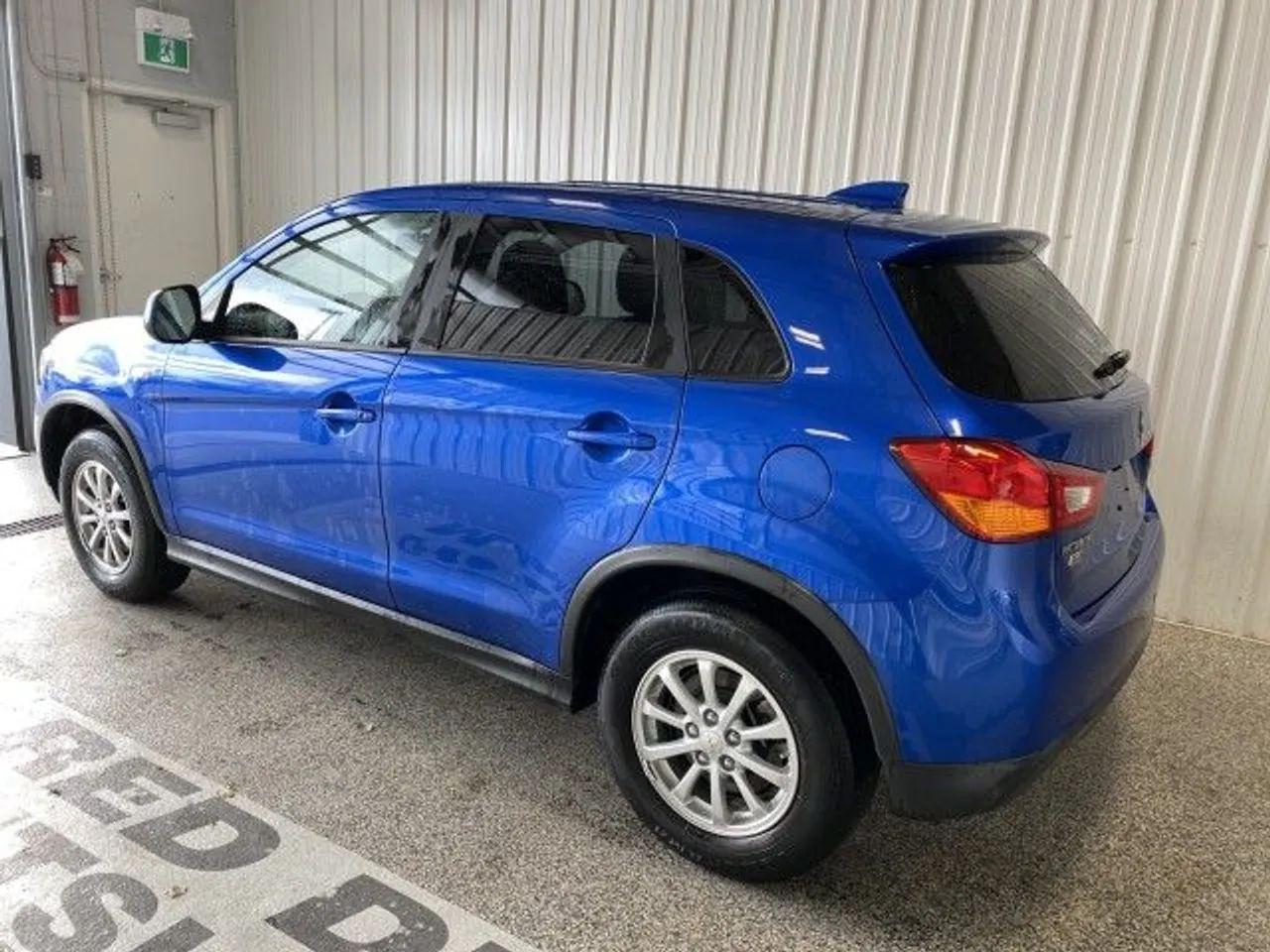 2017 Mitsubishi RVR SE 4WD-2