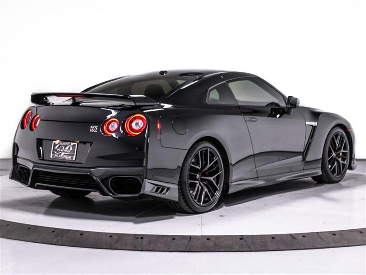 2017 Nissan GT-R Premium-4