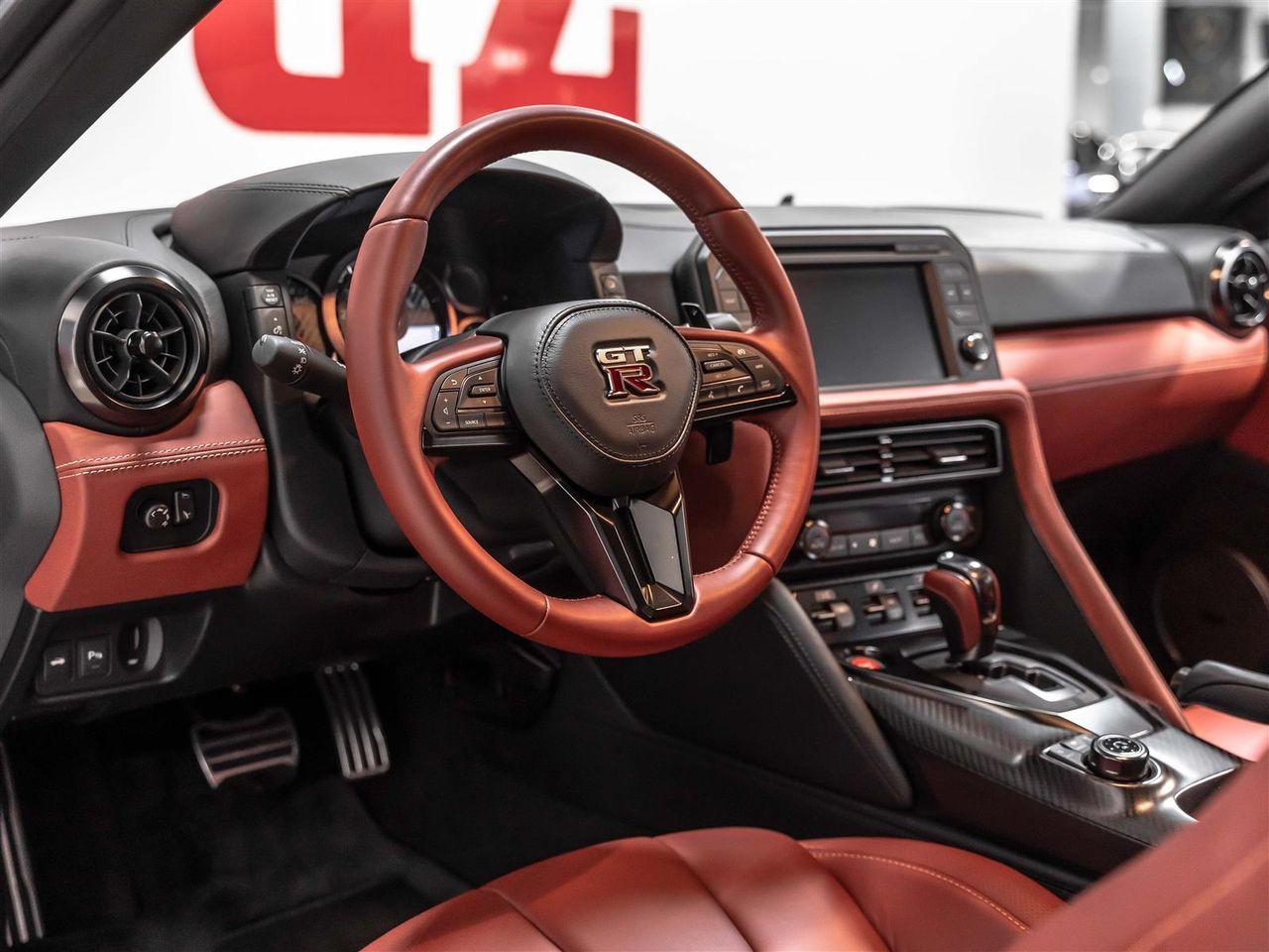 2017 Nissan GT-R Premium-4
