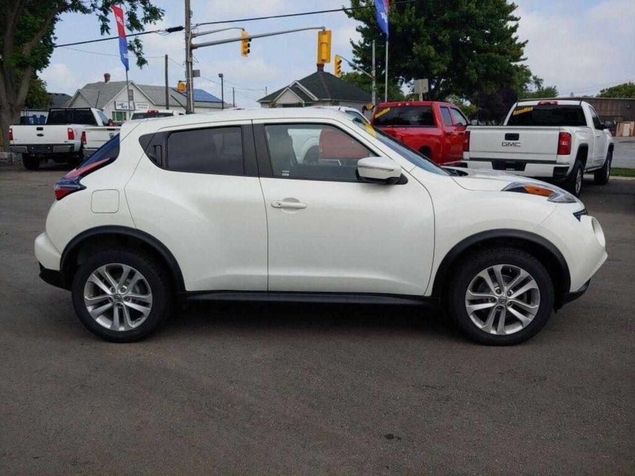 2017 Nissan Juke S-3