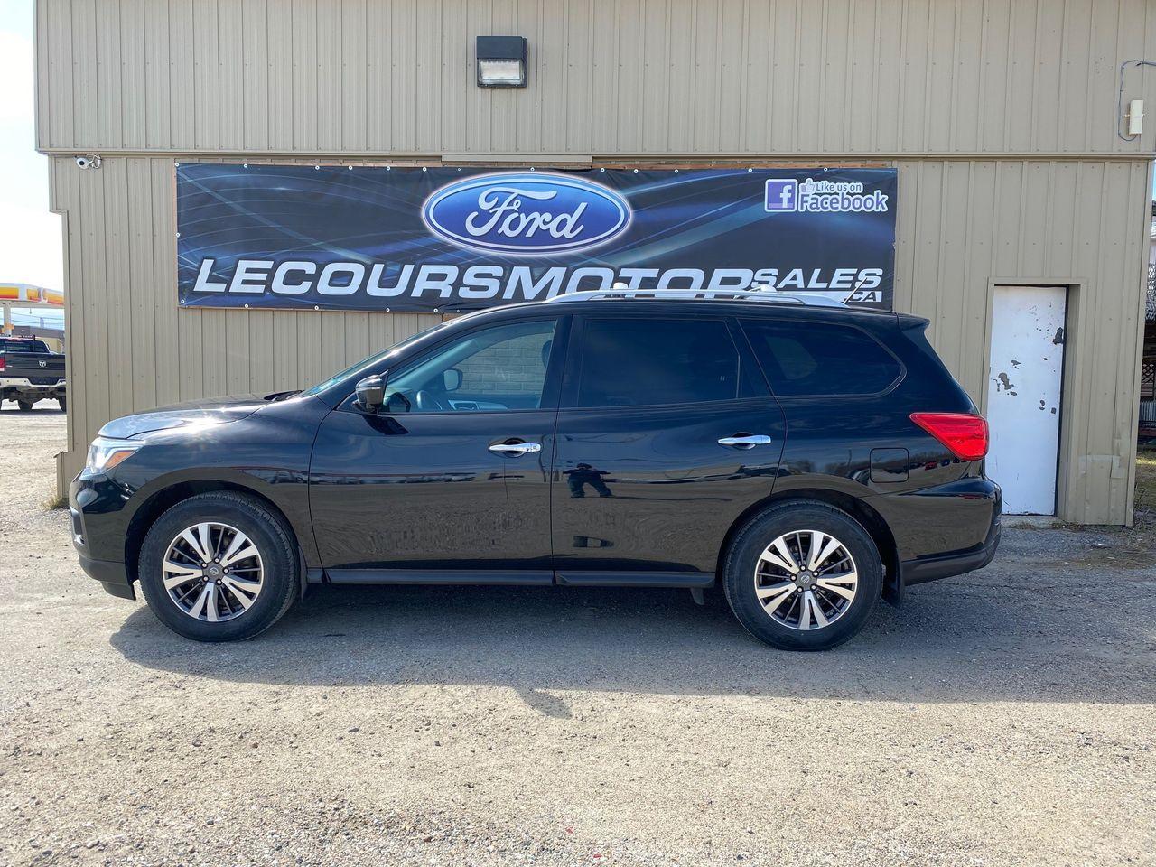 2017 Nissan Pathfinder S-2