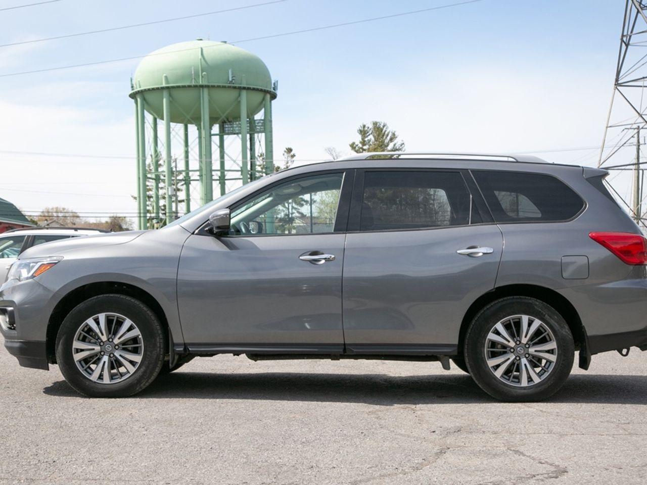 2017 Nissan Pathfinder SV-2