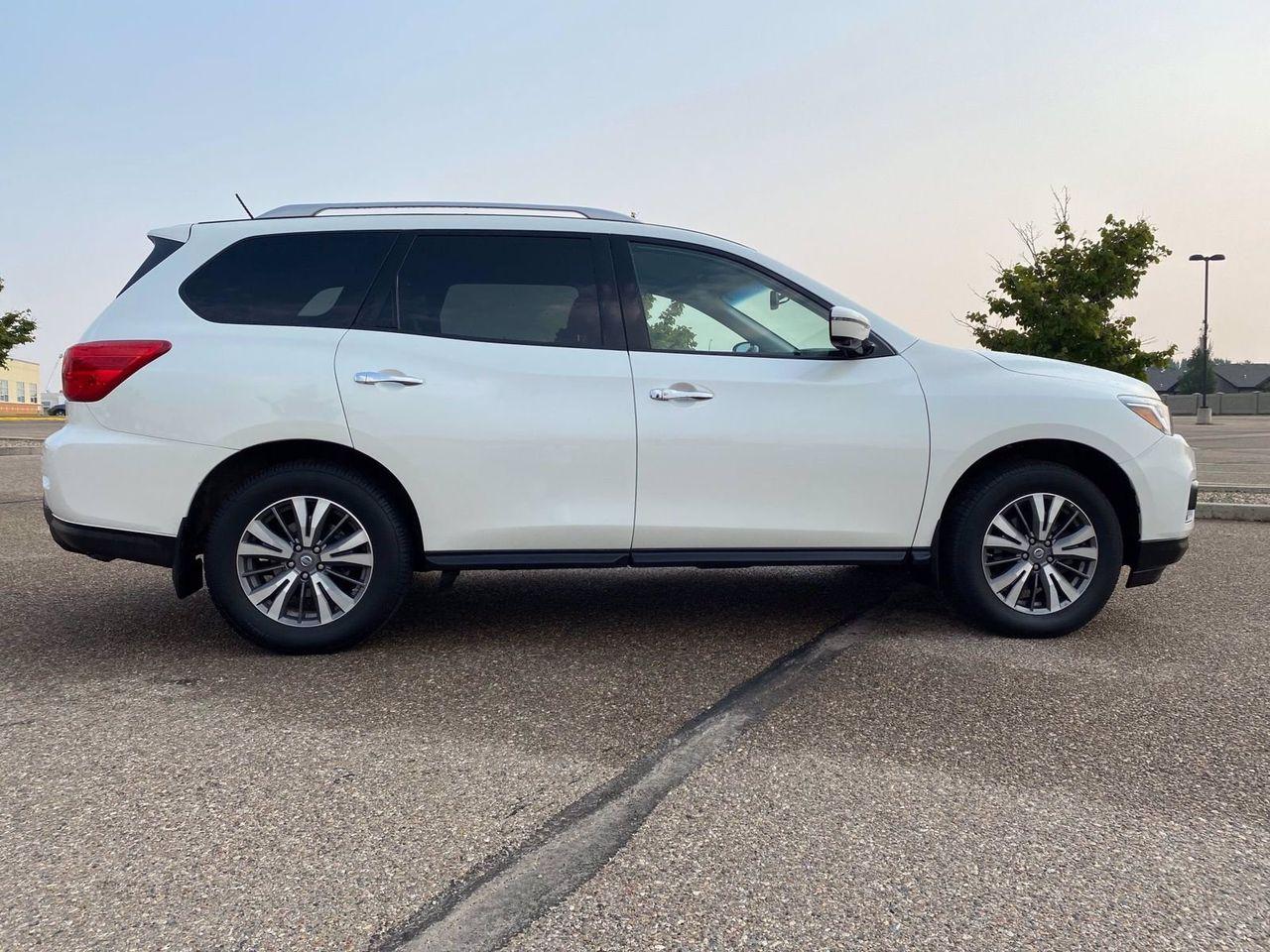 2017 Nissan Pathfinder S-3