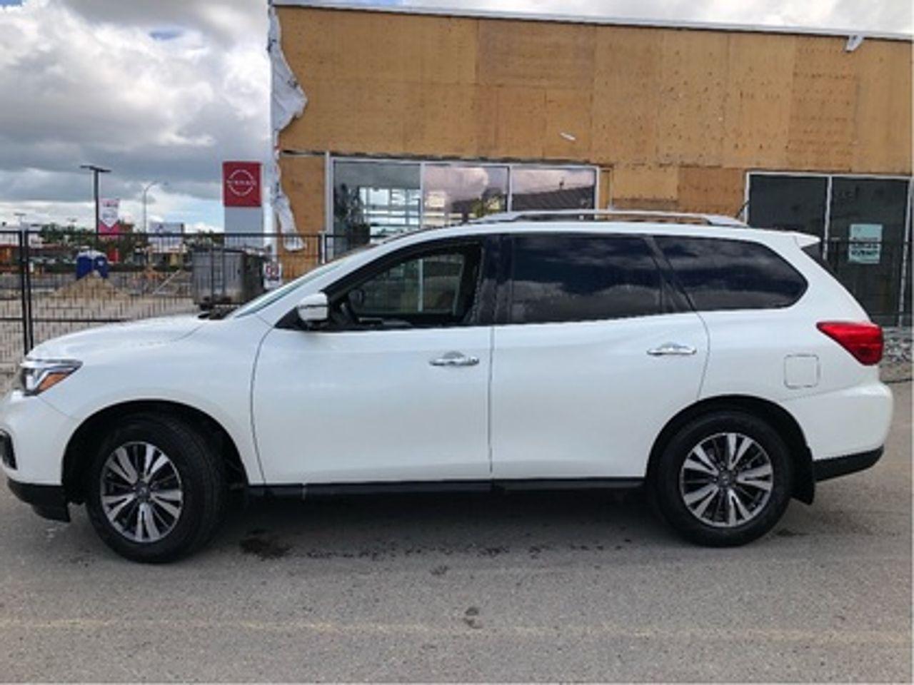 2017 Nissan Pathfinder S-1