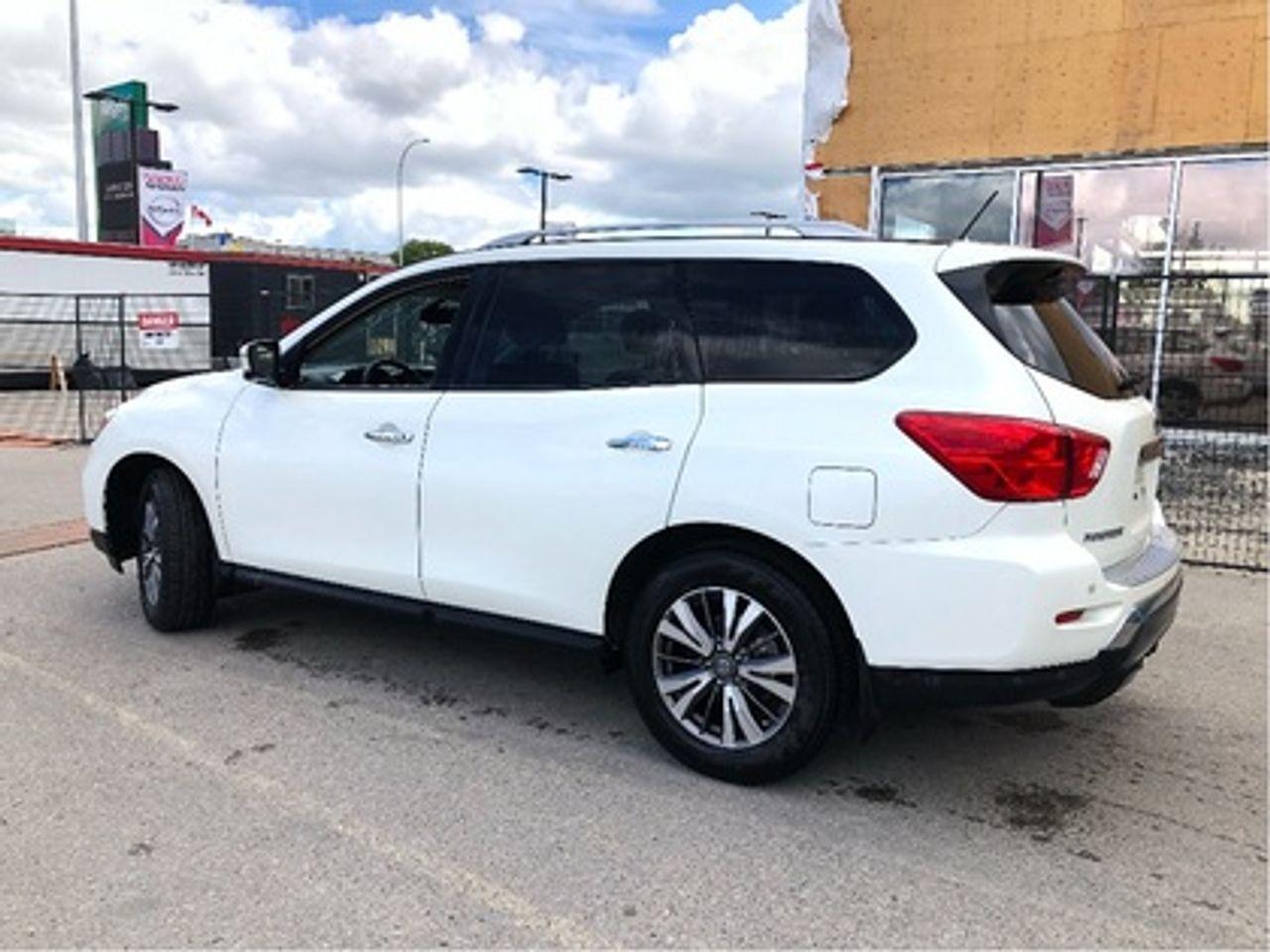 2017 Nissan Pathfinder S-2