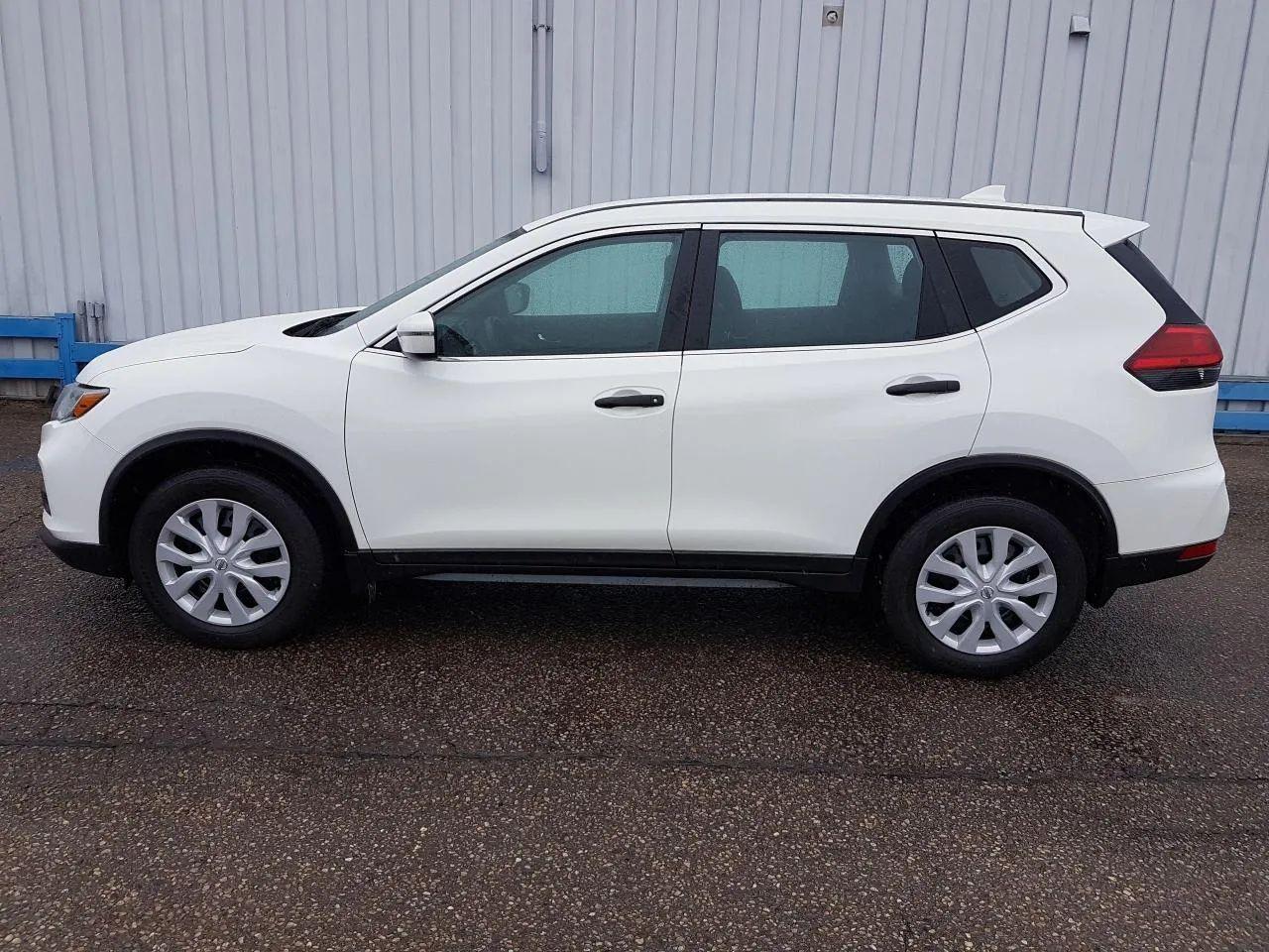 2017 Nissan Rogue S-1