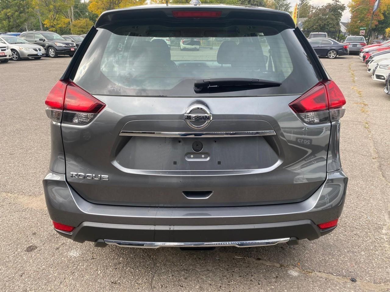2017 Nissan Rogue S-3