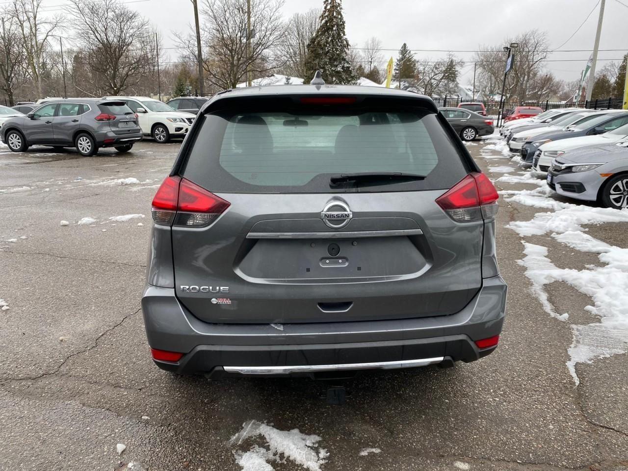 2017 Nissan Rogue S-4