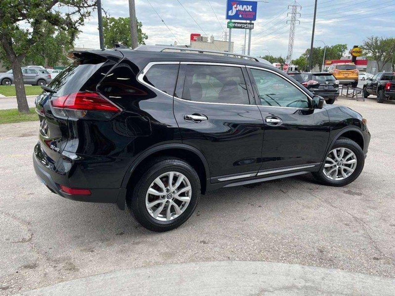 2017 Nissan Rogue SV-4