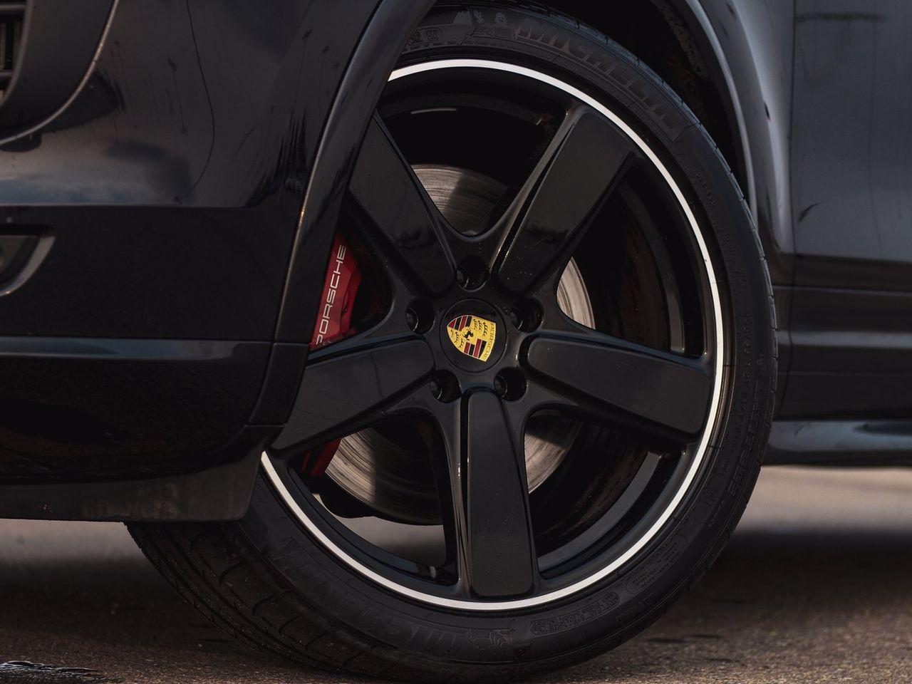 2017 Porsche Cayenne GTS-1