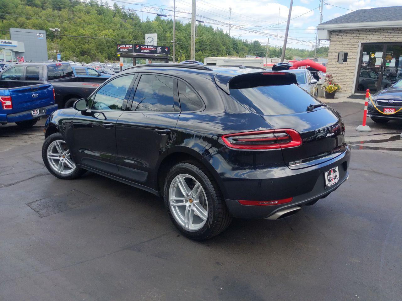 2017 Porsche Macan Base-2