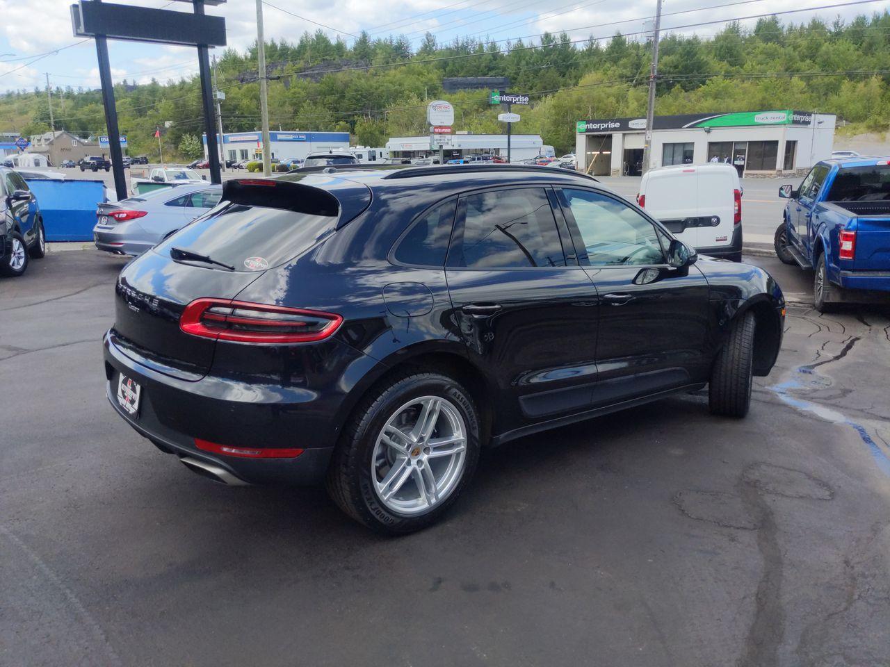2017 Porsche Macan Base-4