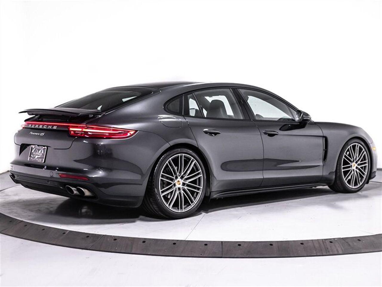 2017 Porsche Panamera 4S-4