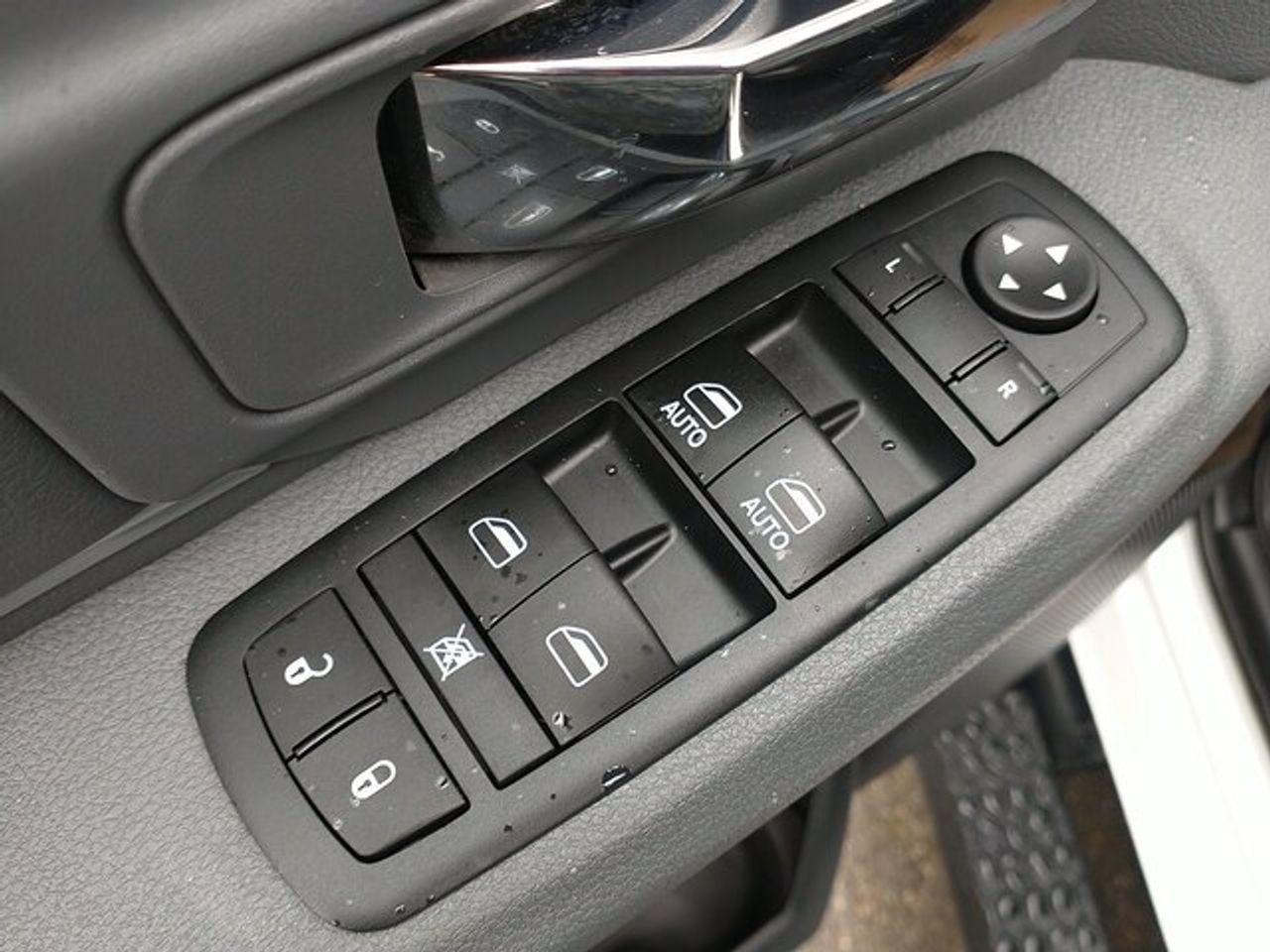 2017 Ram 1500 SLT-1