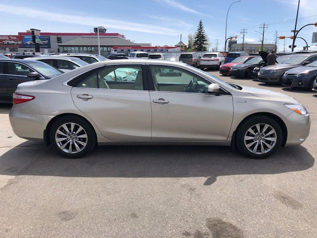 2017 Toyota Camry Hybrid LE-3