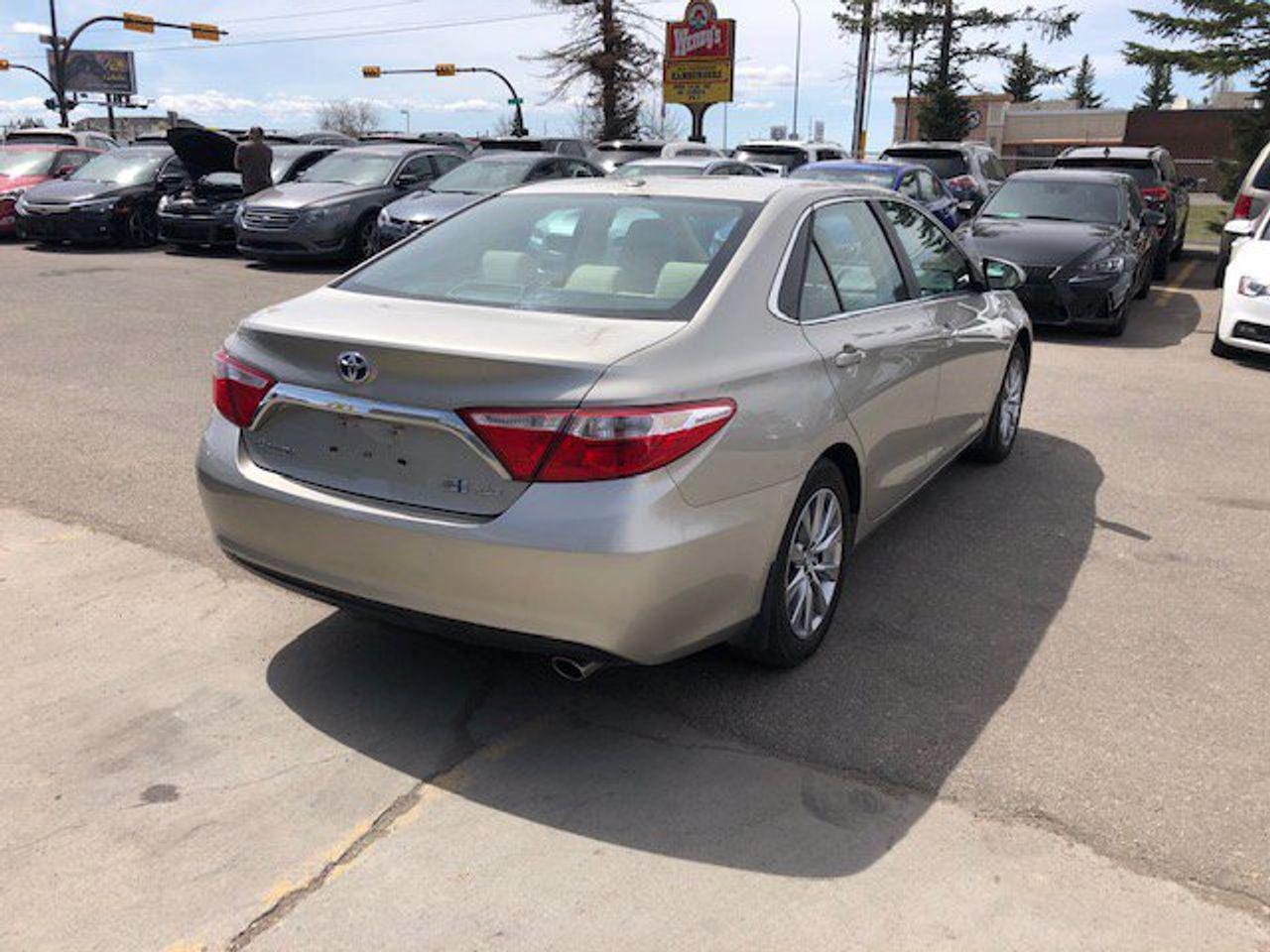 2017 Toyota Camry Hybrid LE-4
