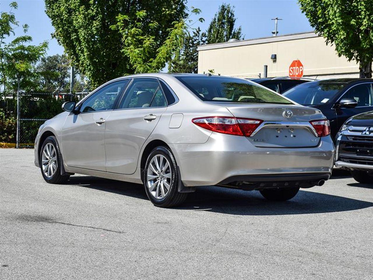 2017 Toyota Camry SE-3