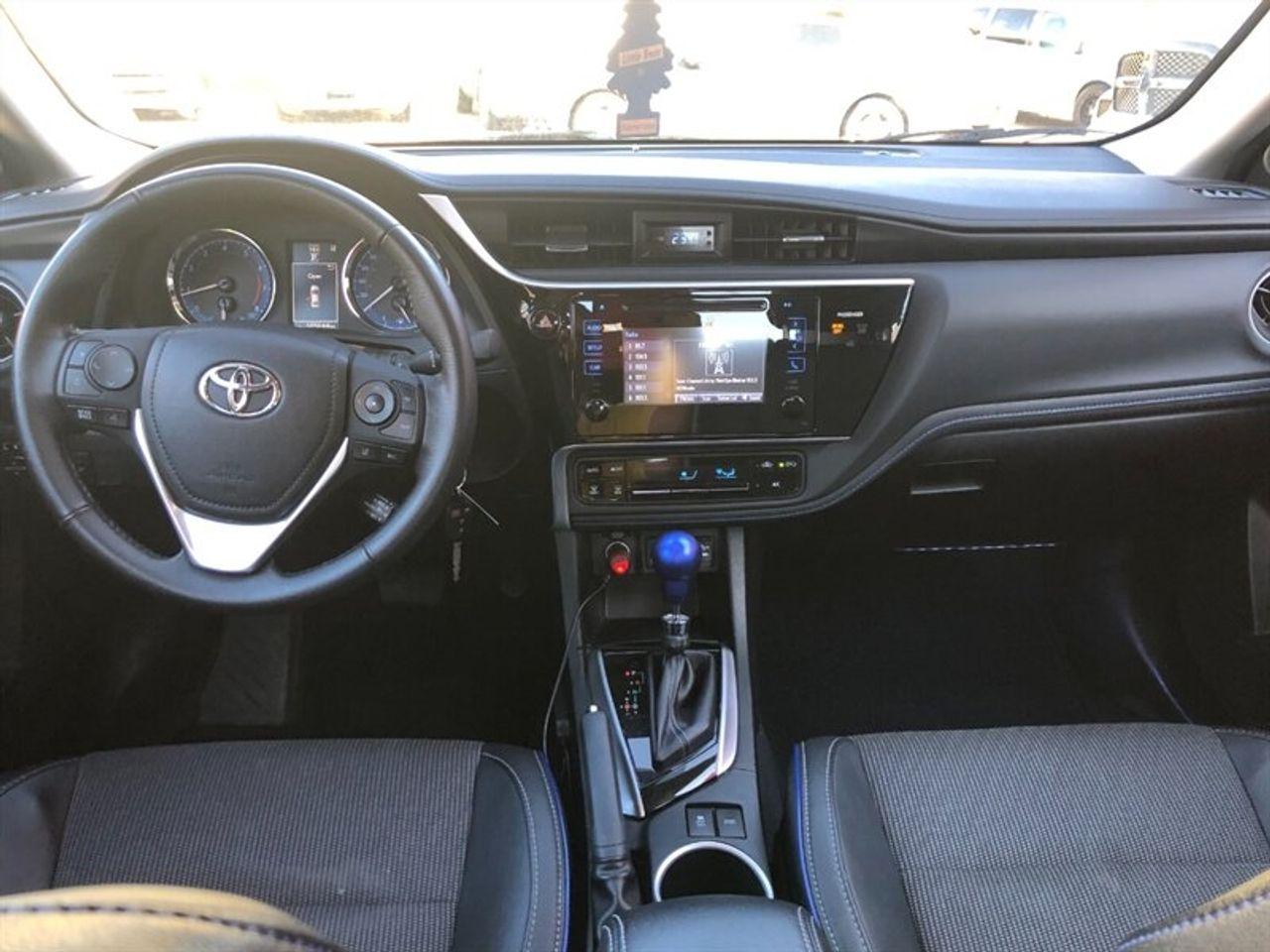 2017 Toyota Corolla LE-4