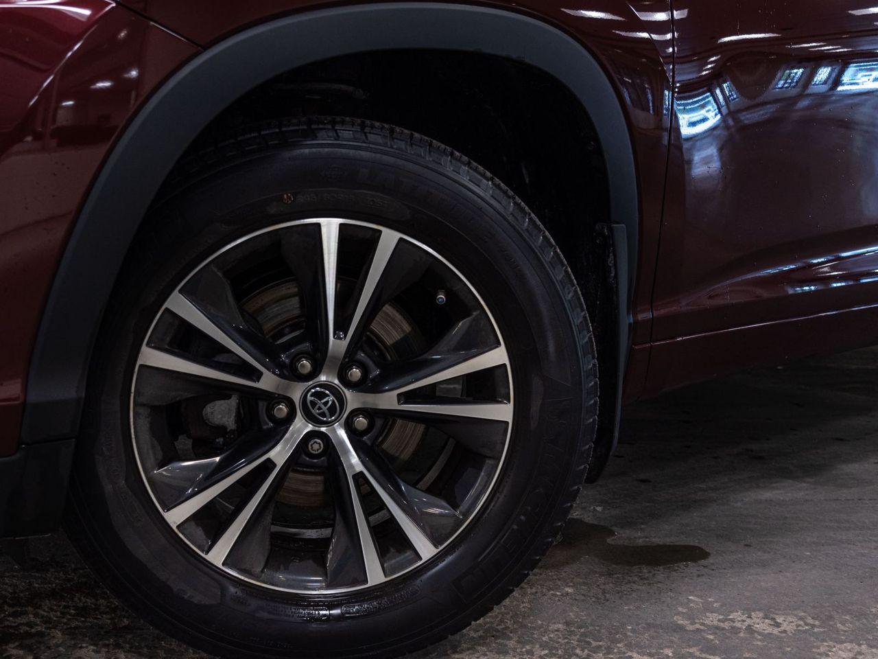 2017 Toyota Highlander LE-4