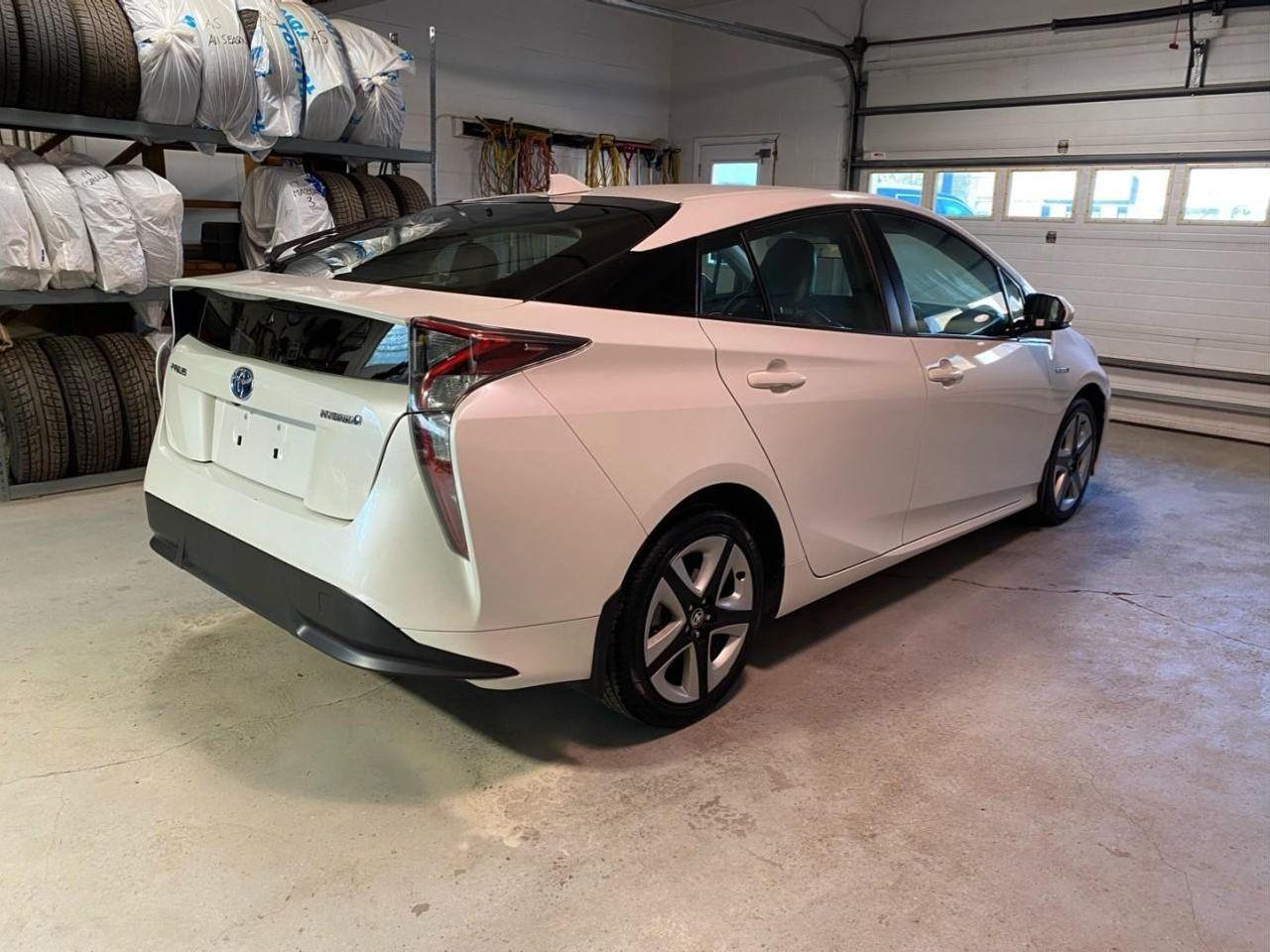 2017 Toyota Prius Touring-2