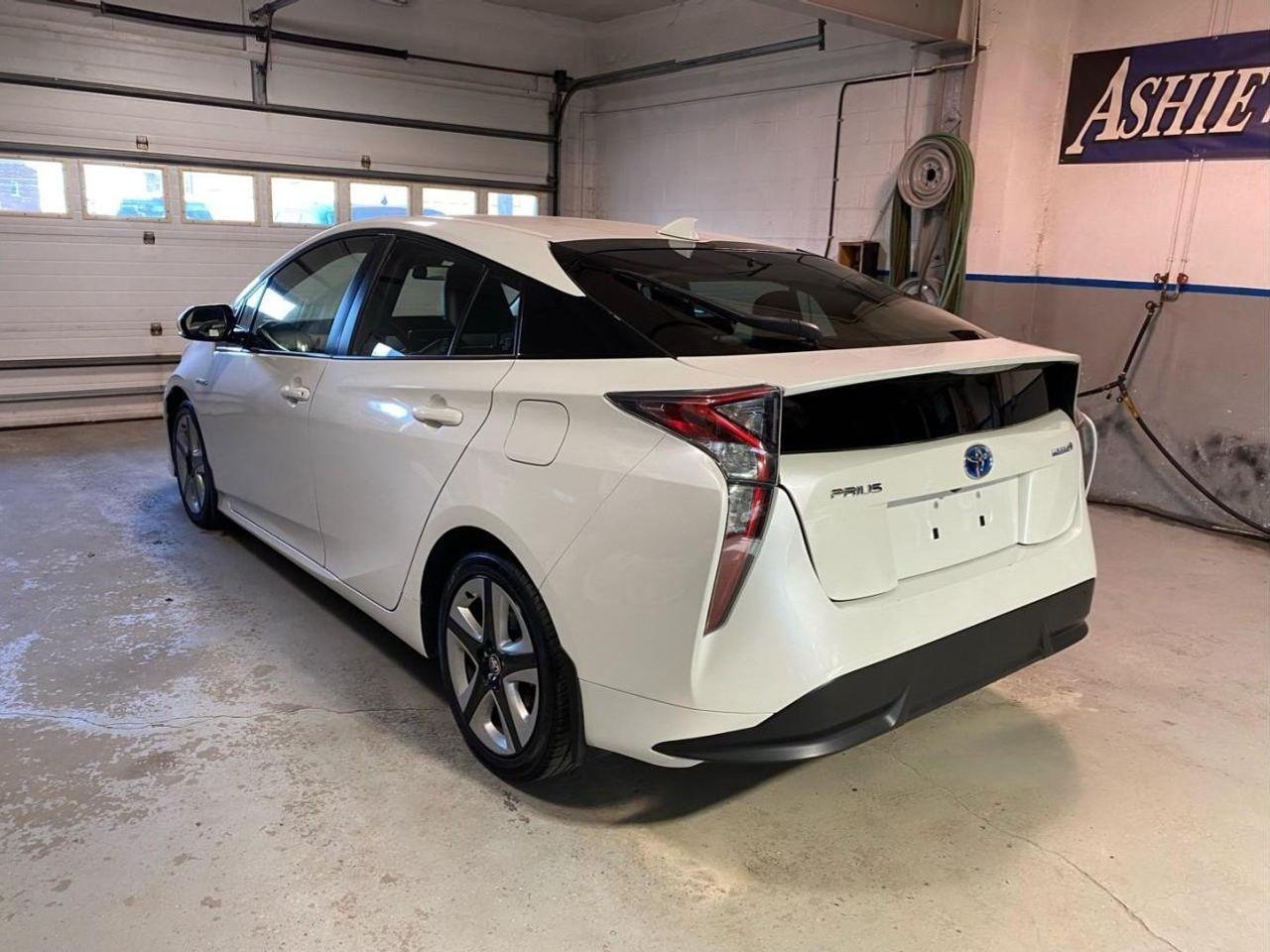2017 Toyota Prius Touring-3