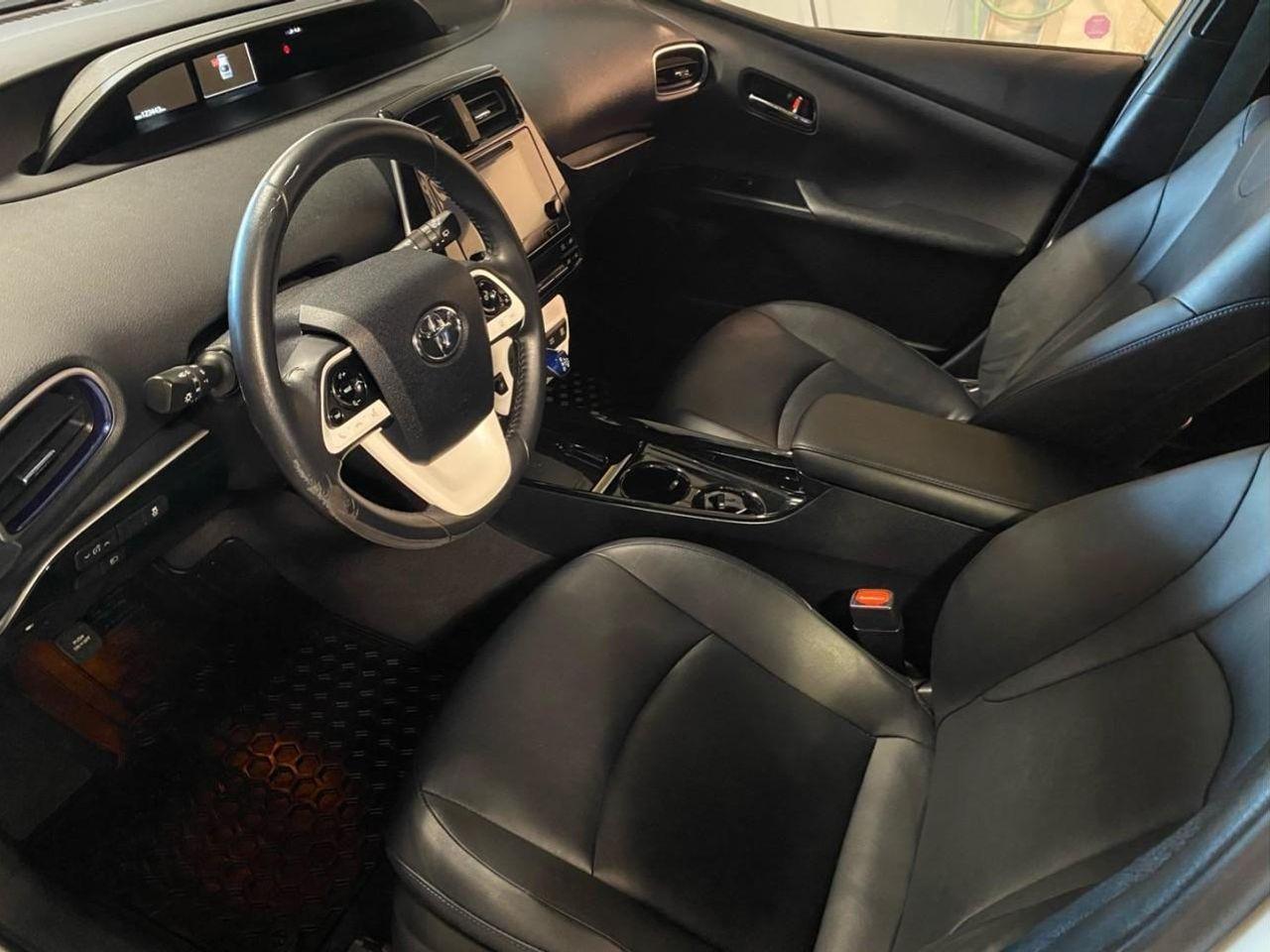 2017 Toyota Prius Touring-4