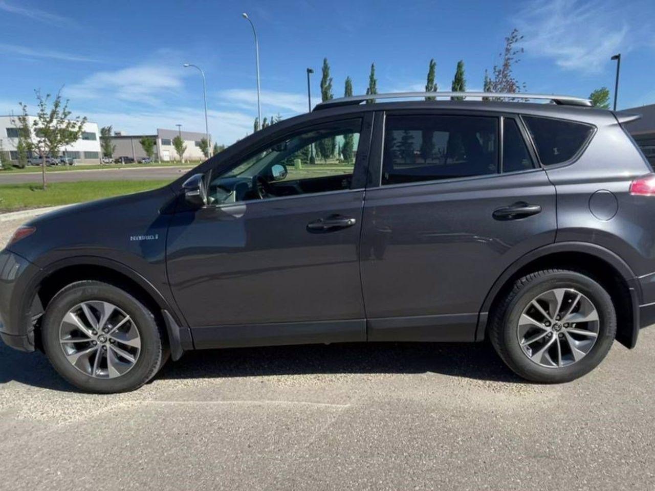 2017 Toyota RAV4 Hybrid LE-4