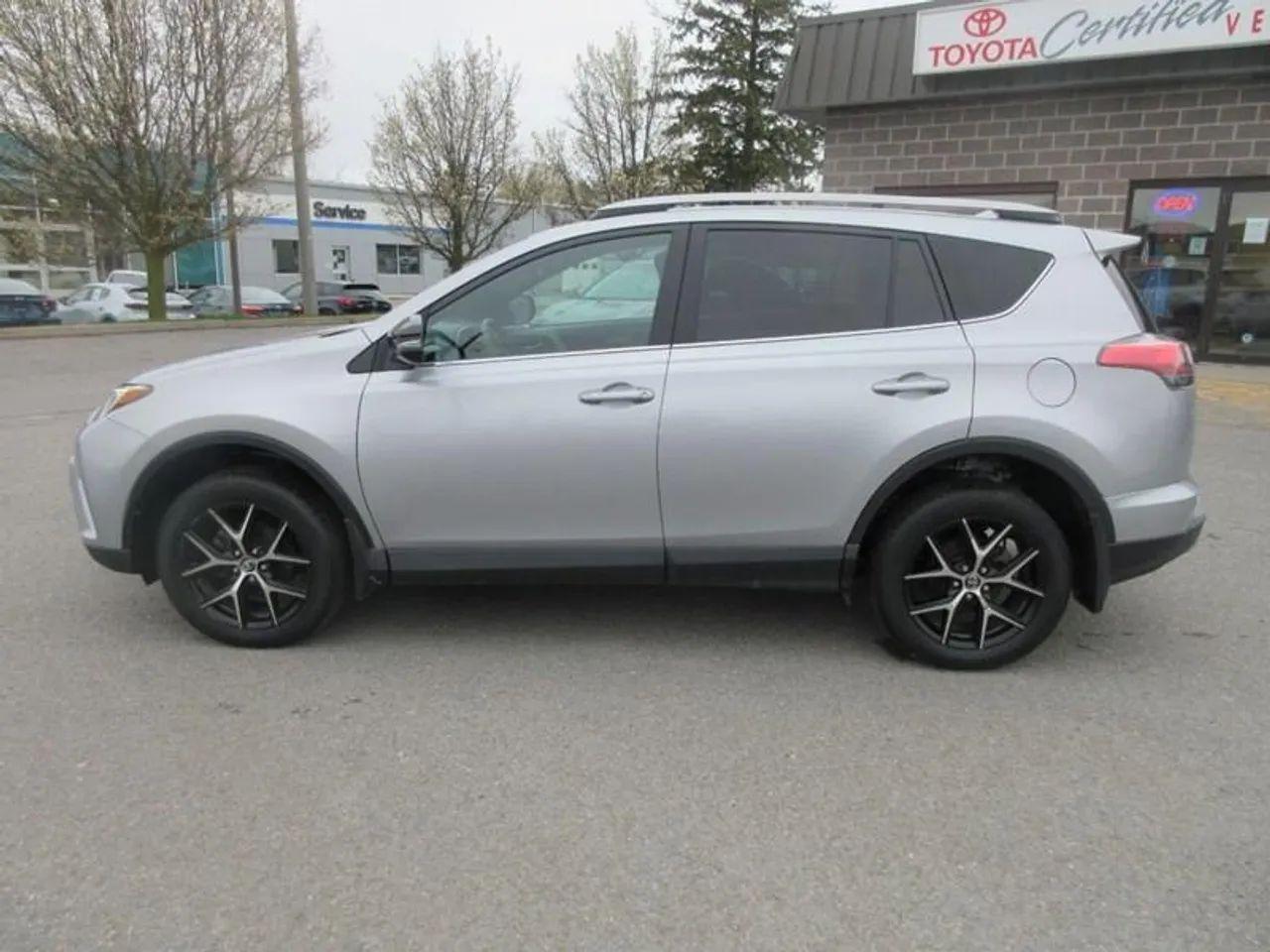 2017 Toyota RAV4 SE-1