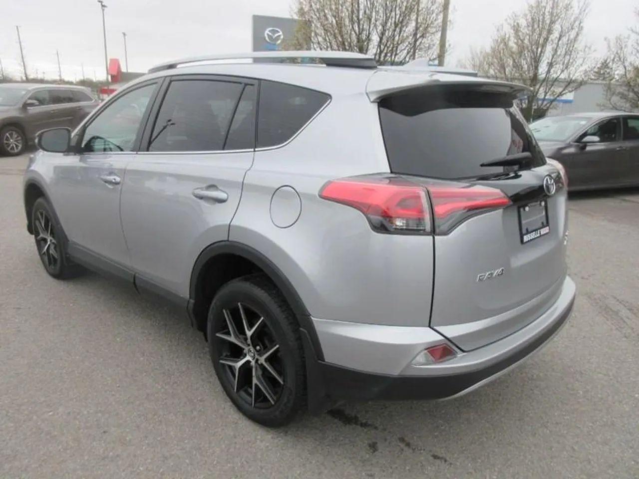 2017 Toyota RAV4 SE-2