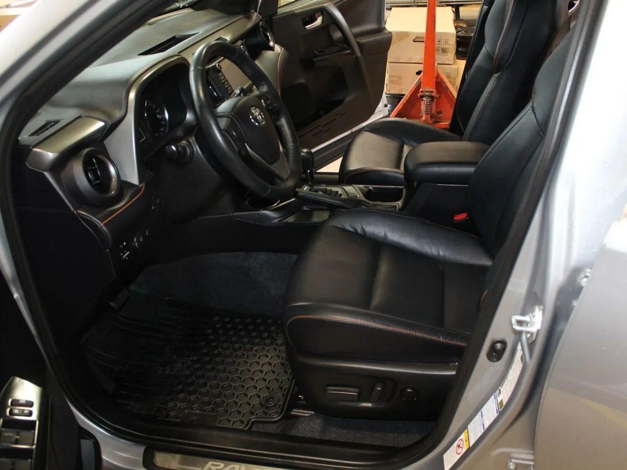 2017 Toyota RAV4 SE-3