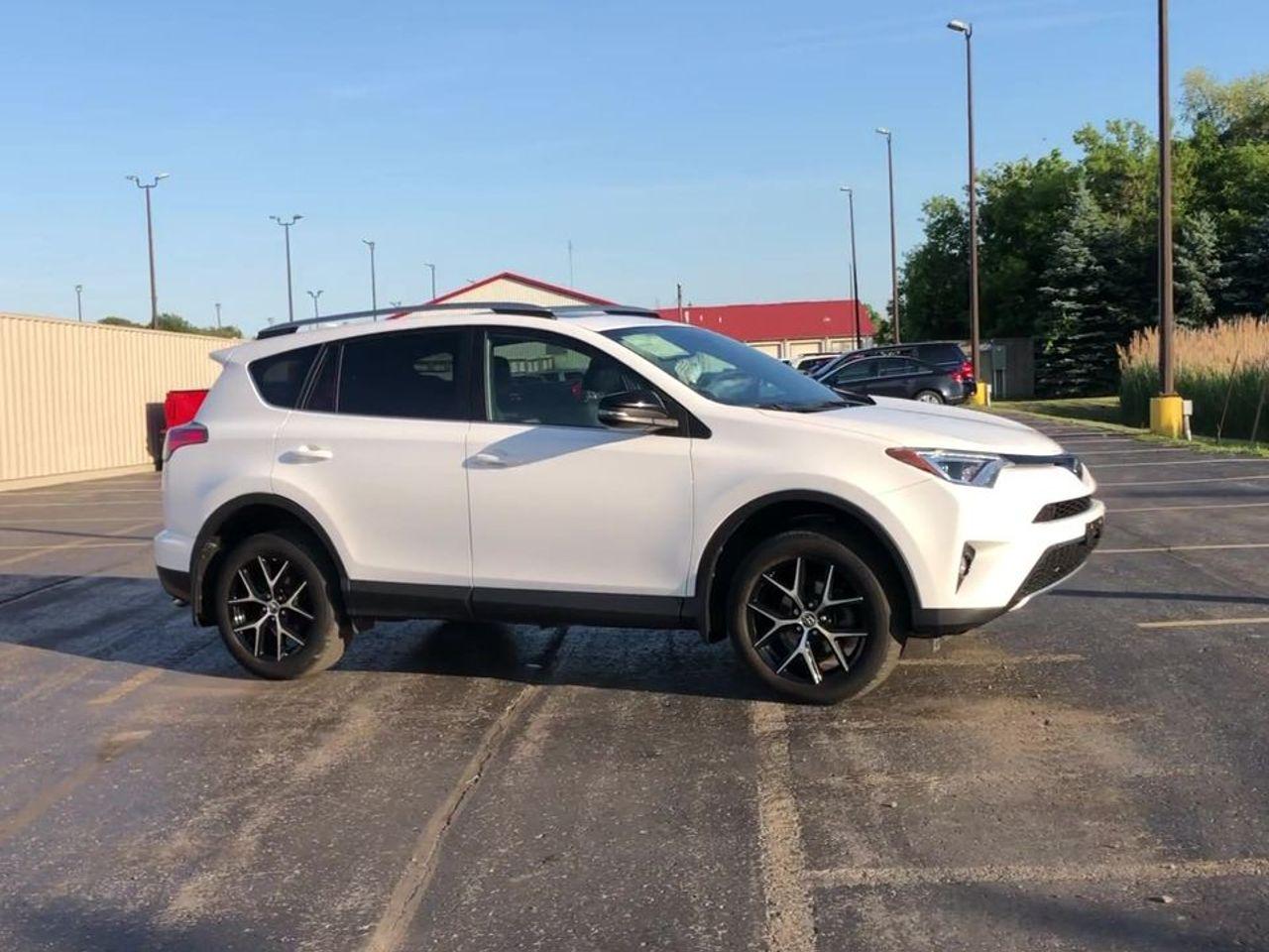 2017 Toyota RAV4 SE-1