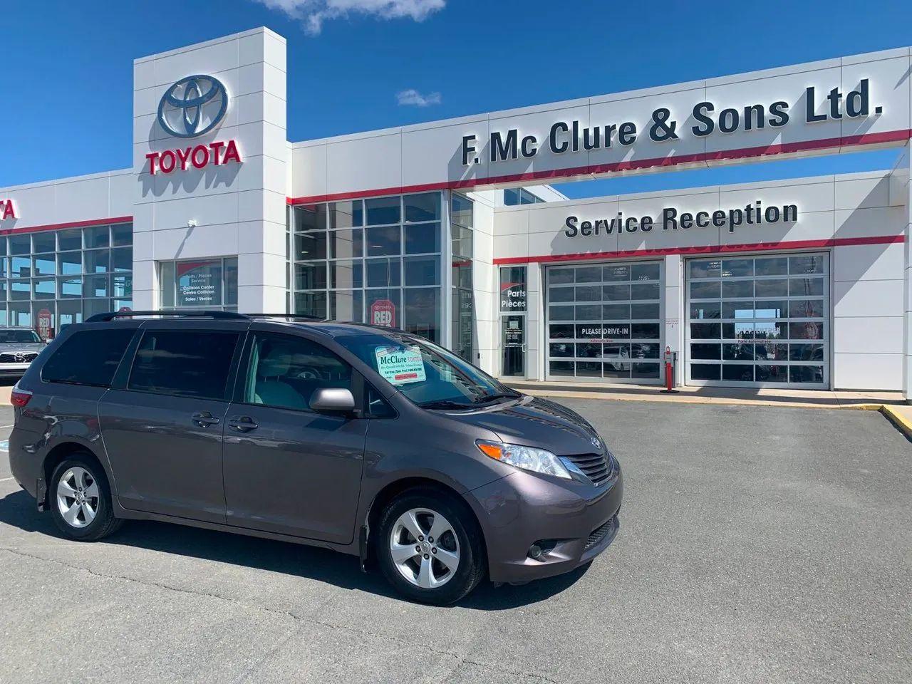 2017 Toyota Sienna LE-0