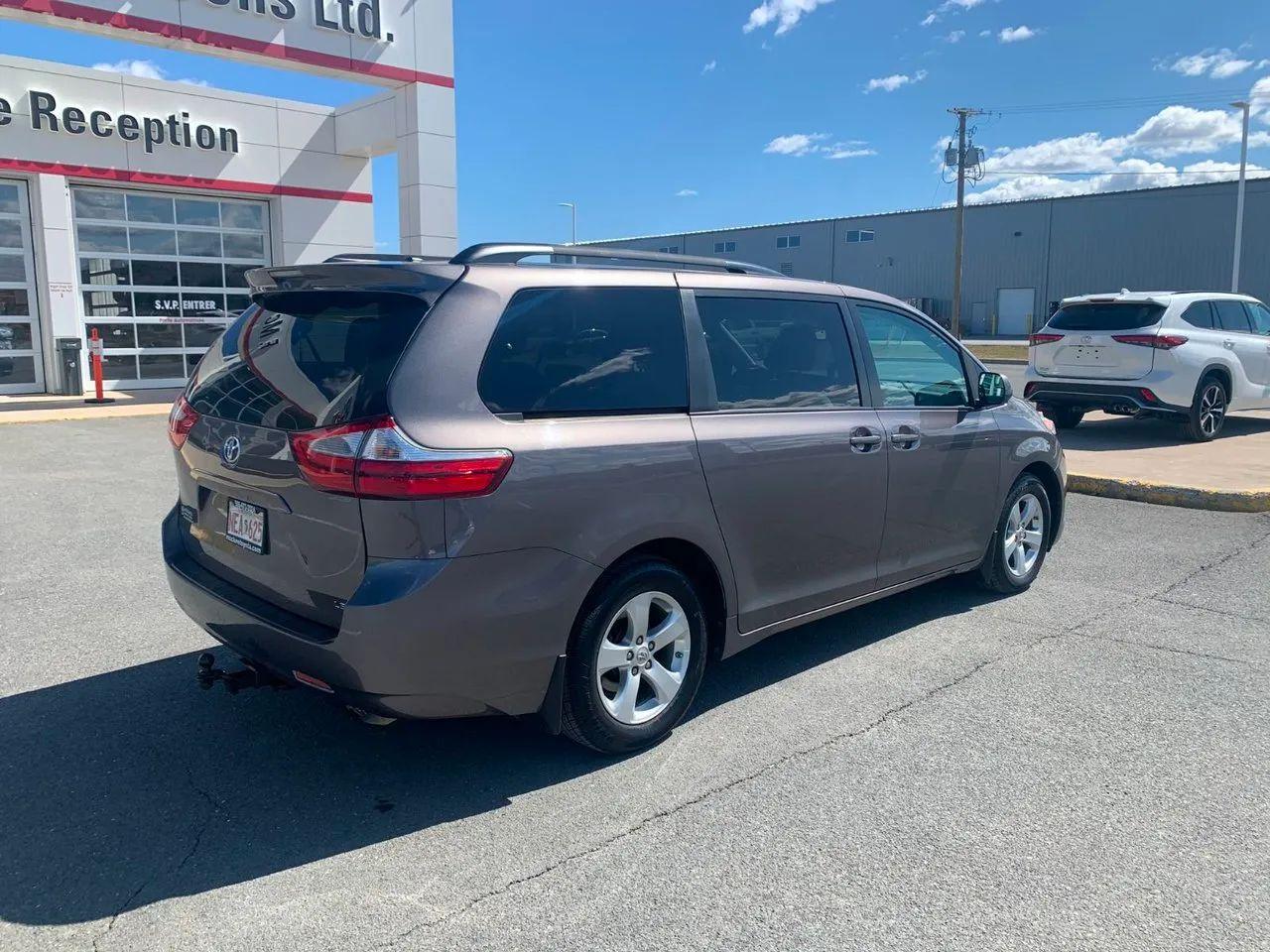 2017 Toyota Sienna LE-2