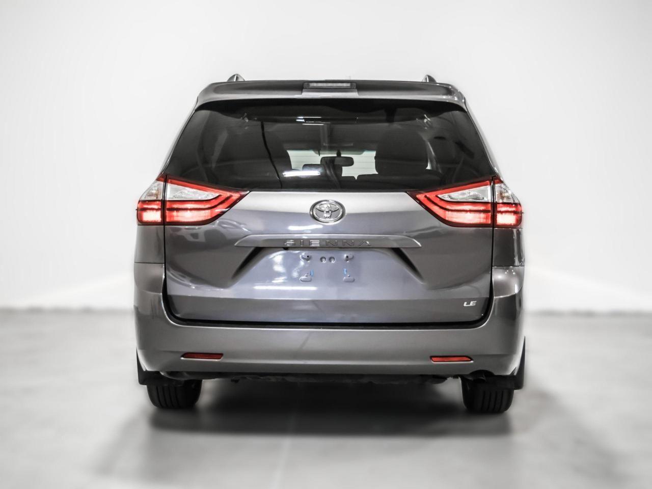 2017 Toyota Sienna LE-4