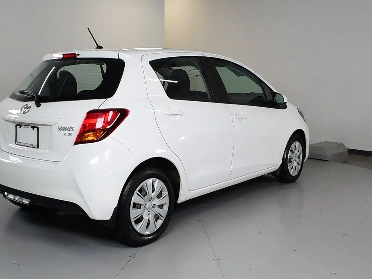 2017 Toyota Yaris LE-4