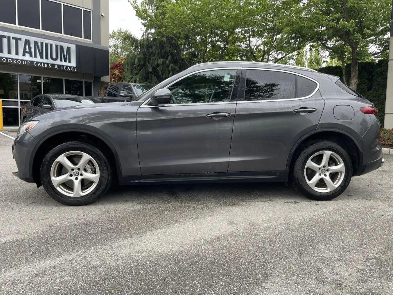 2018 Alfa Romeo Stelvio Base-2