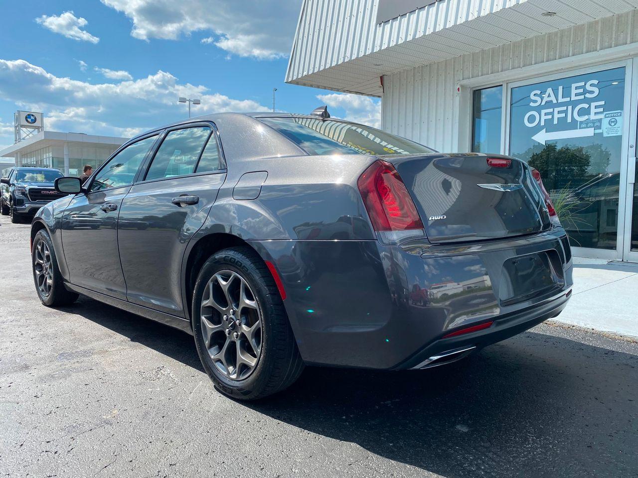 2018 Chrysler 300 S-2