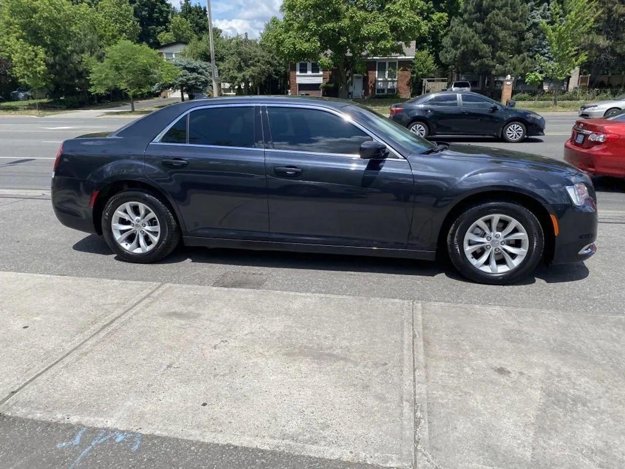 2018 Chrysler 300 Touring-2
