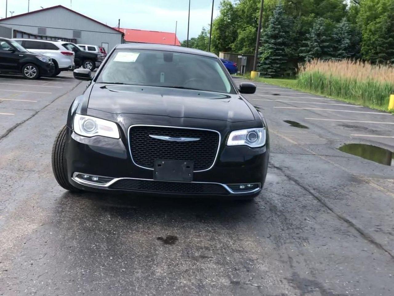 2018 Chrysler 300 Touring-2