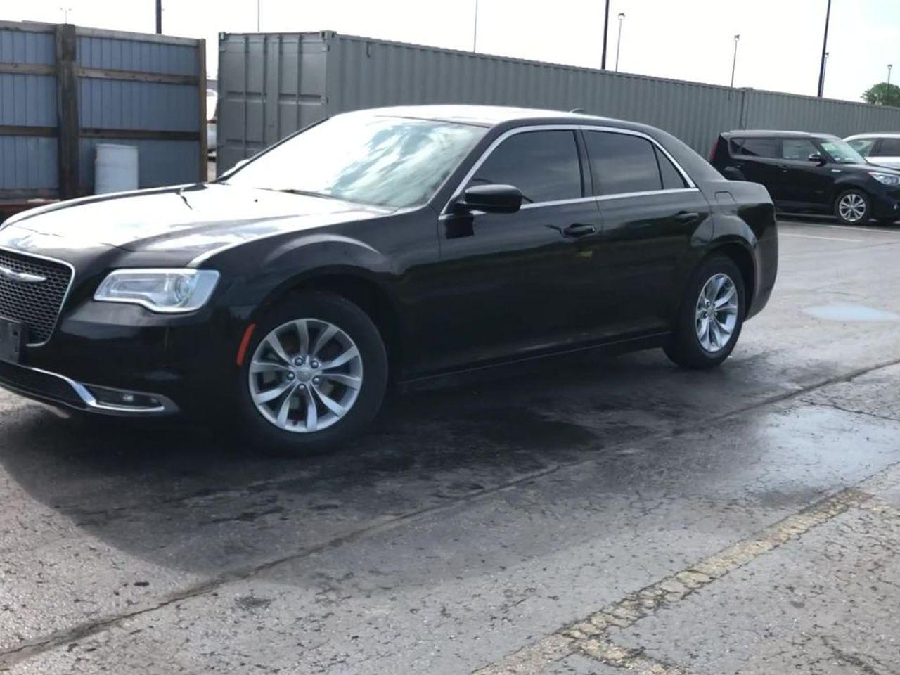 2018 Chrysler 300 Touring-3