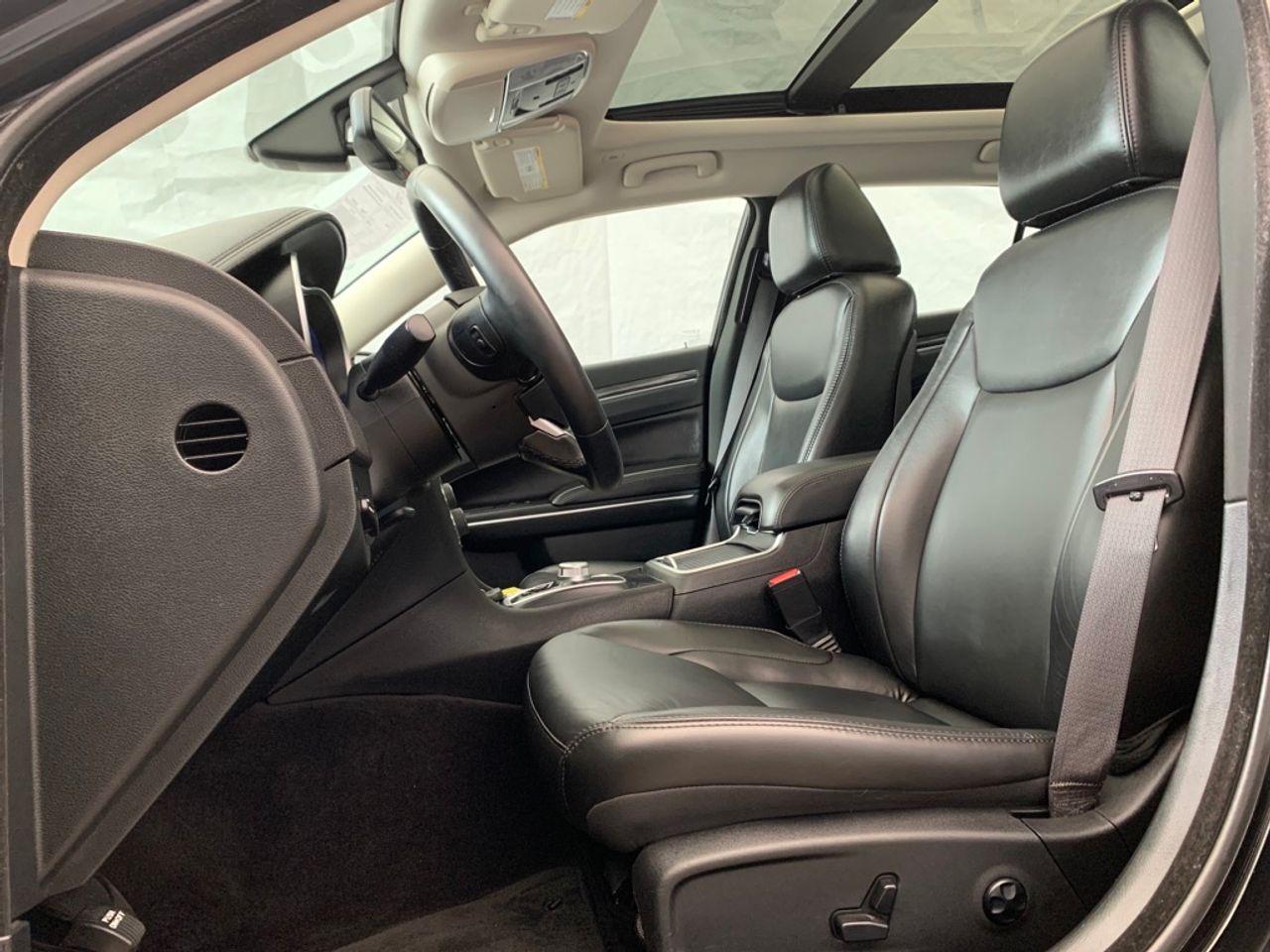 2018 Chrysler 300 Touring-3