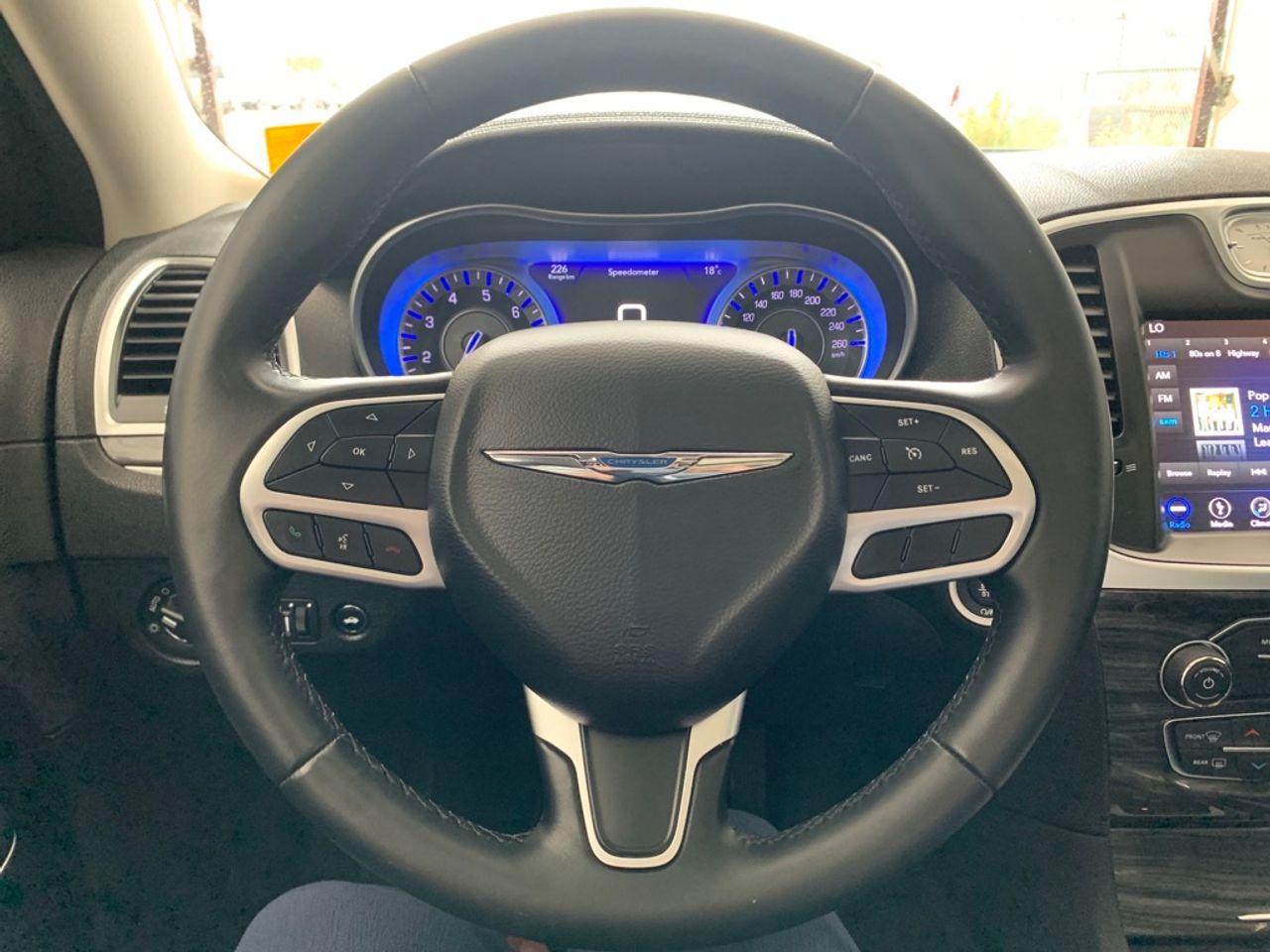 2018 Chrysler 300 Touring-4