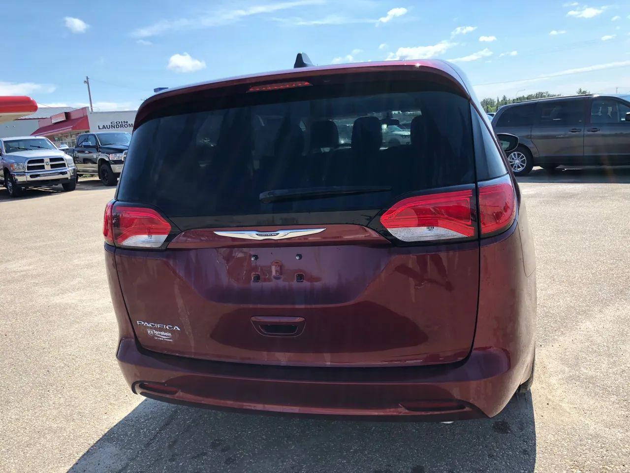 2018 Chrysler Pacifica L-3