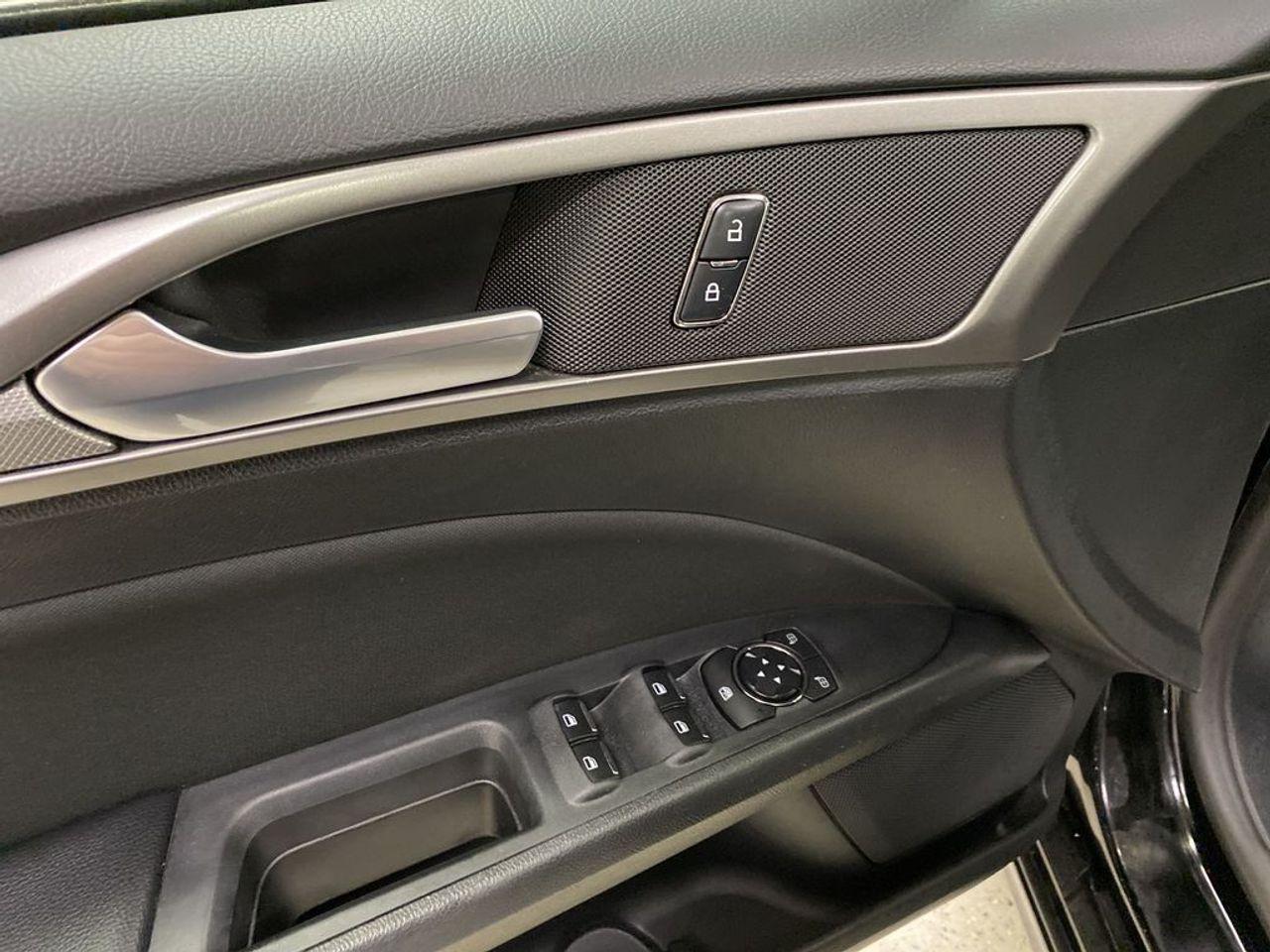 2018 Ford Fusion SE-4
