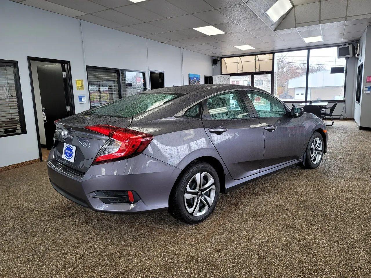 2018 Honda Civic LX-4