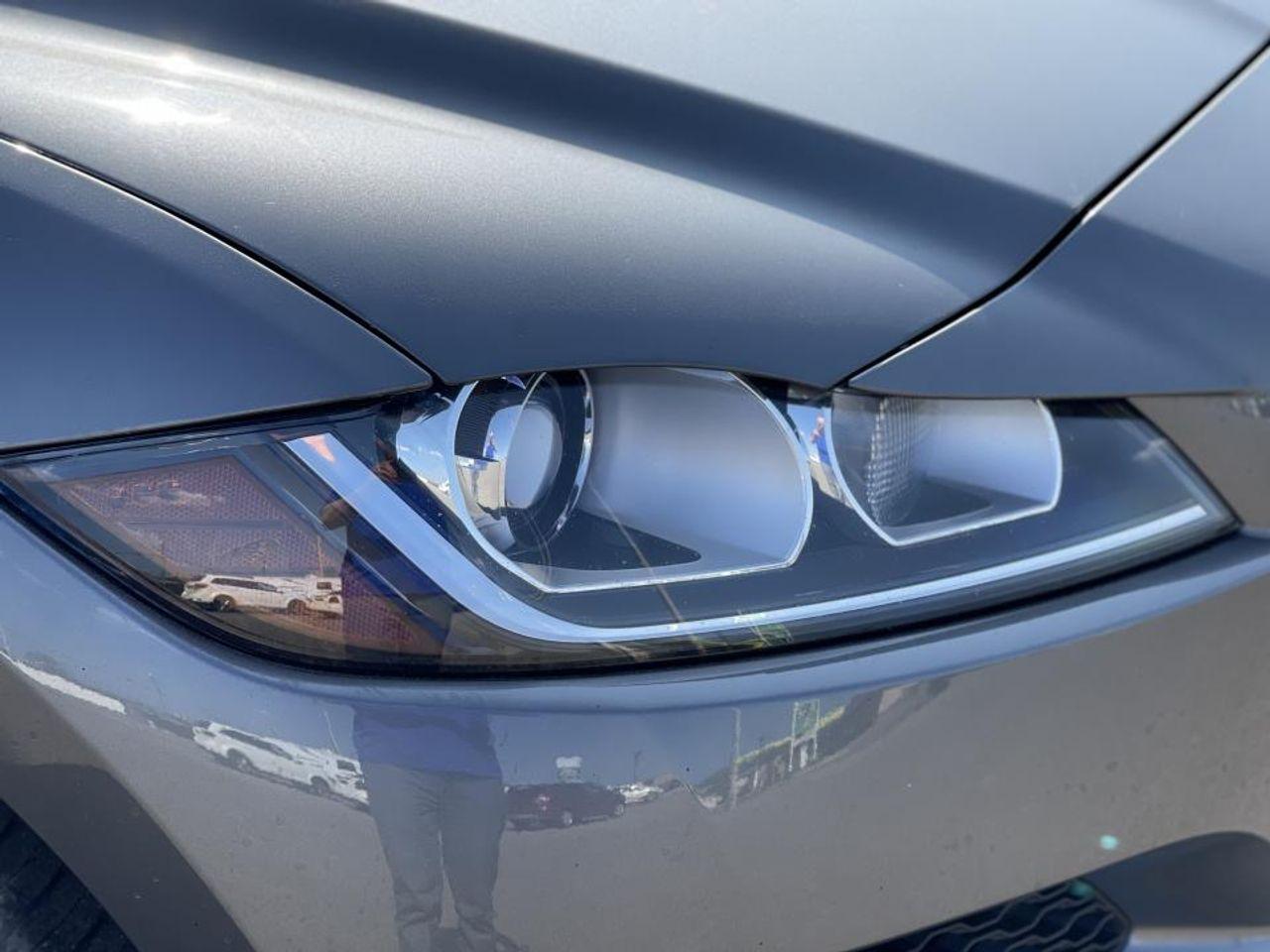 2018 Jaguar F-Pace 25t Premium-2